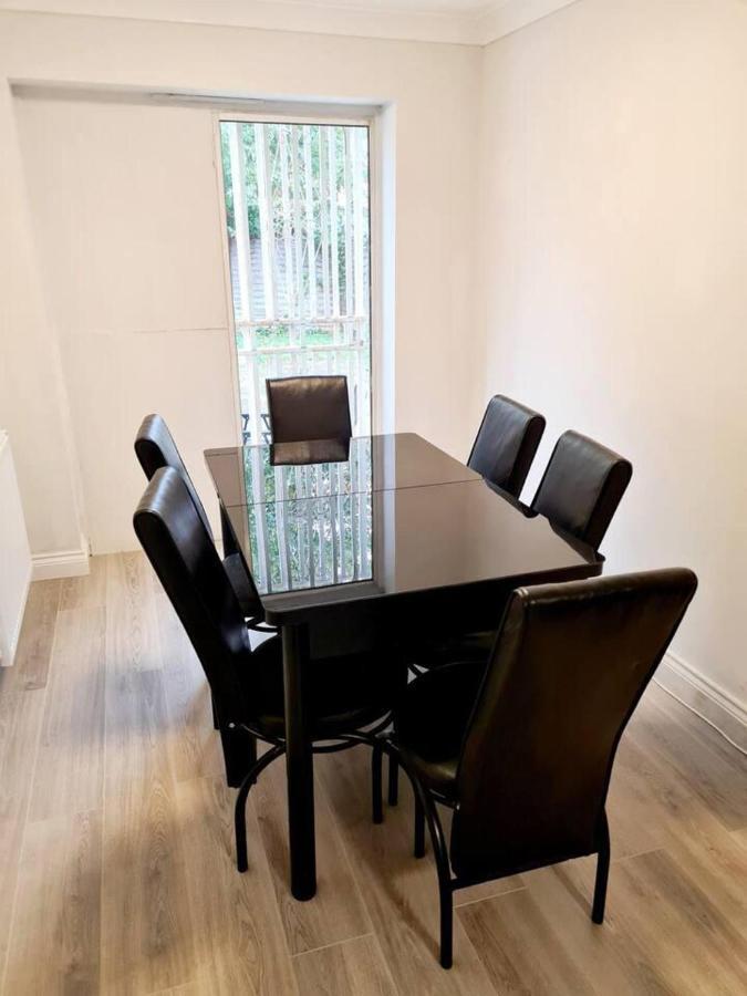 Modern & Spacious - Walk To London Excel- Parking Exterior foto