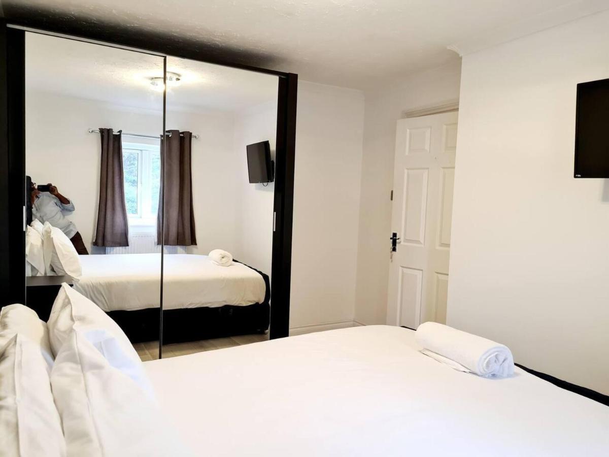 Modern & Spacious - Walk To London Excel- Parking Exterior foto